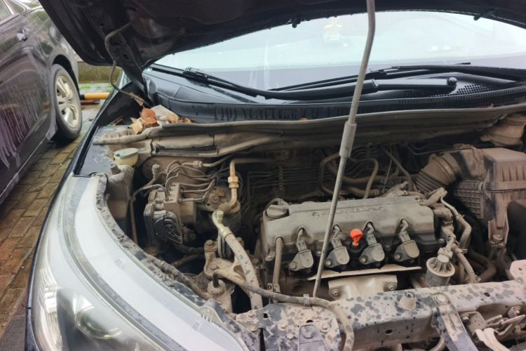 Used Honda CR-V 2012 2.0L two-wheel drive urban version Engine Bay Right