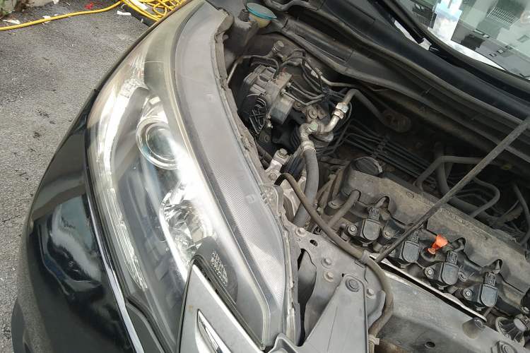 Used Honda CR-V 2012 2.0L two-wheel drive urban version Engine Bay Right