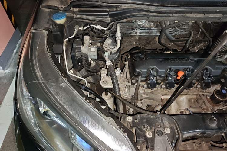 Used Honda CR-V 2012 2.0L two-wheel drive urban version Engine Bay Right
