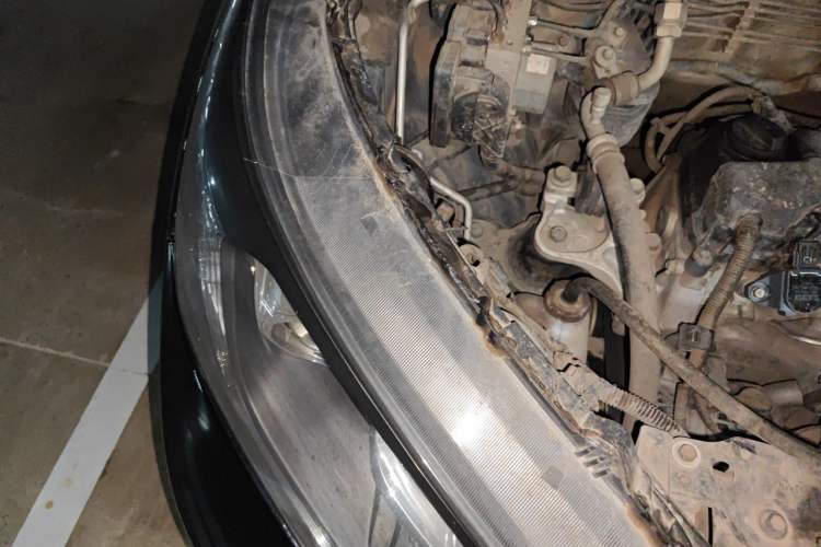 Used Honda CR-V 2012 2.0L two-wheel drive urban version Engine Bay Right