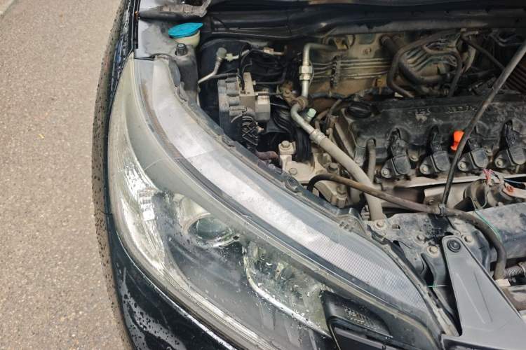Used Honda CR-V 2012 2.0L two-wheel drive urban version Engine Bay Right