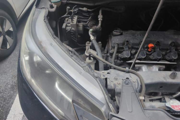 Used Honda CR-V 2012 2.0L two-wheel drive urban version Engine Bay Right