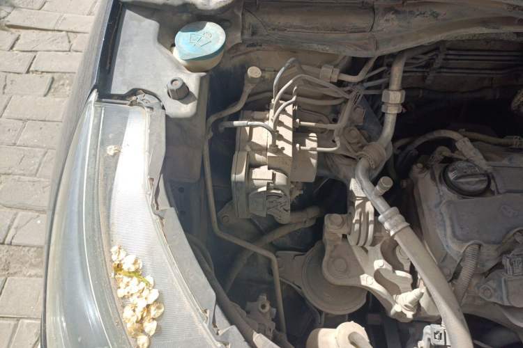 Used Honda CR-V 2012 2.0L two-wheel drive urban version Engine Bay Right