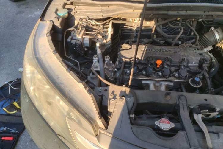 Used Honda CR-V 2012 2.0L two-wheel drive urban version Engine Bay Right
