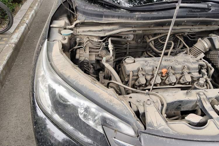 Used Honda CR-V 2012 2.0L two-wheel drive urban version Engine Bay Right