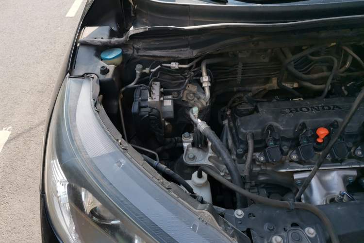 Used Honda CR-V 2012 2.0L two-wheel drive urban version Engine Bay Right