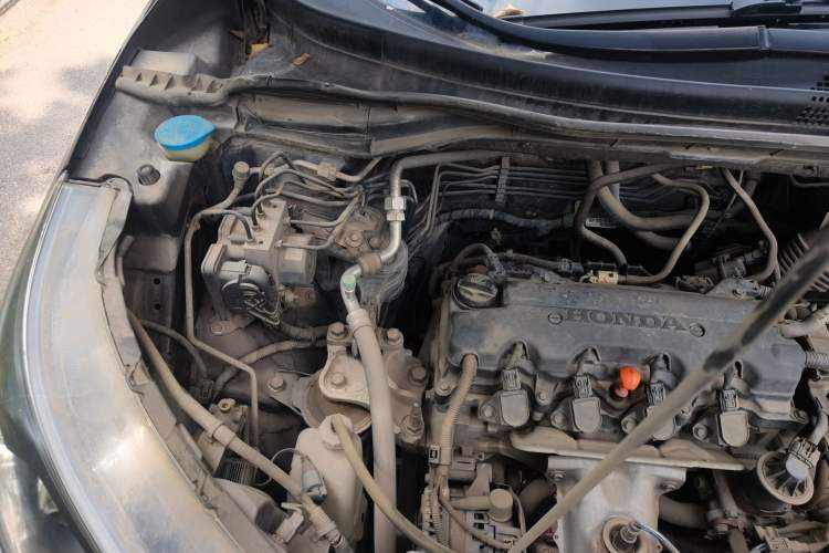Used Honda CR-V 2012 2.0L two-wheel drive urban version Engine Bay Right
