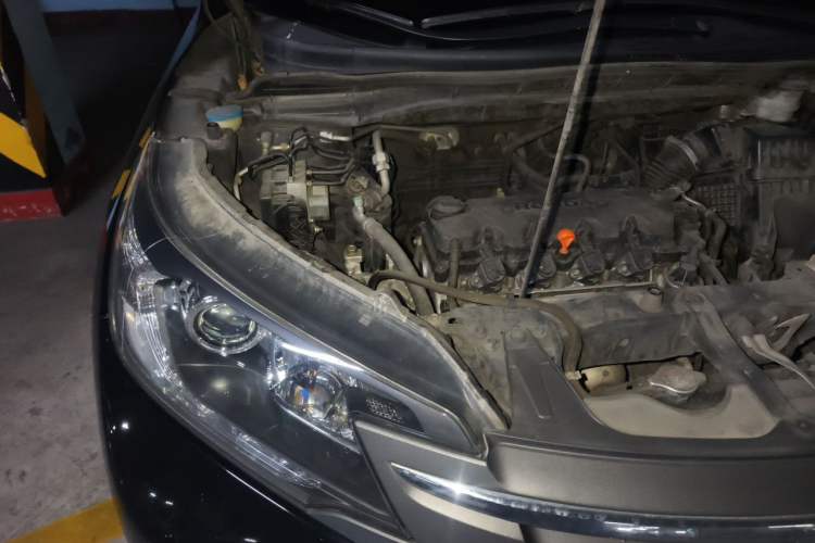 Used Honda CR-V 2012 2.0L two-wheel drive urban version Engine Bay Right