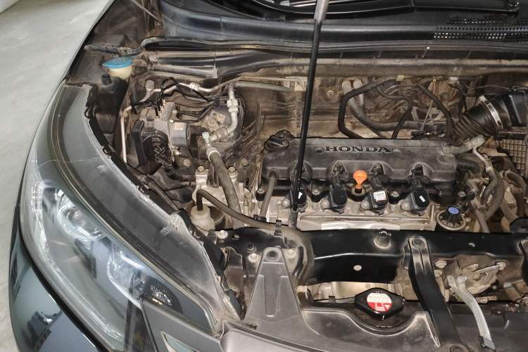 Used Honda CR-V 2012 2.0L two-wheel drive urban version Engine Bay Right