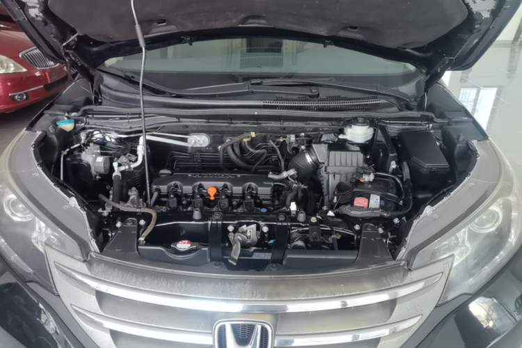 Used Honda CR-V 2012 2.0L two-wheel drive urban version Engine Bay