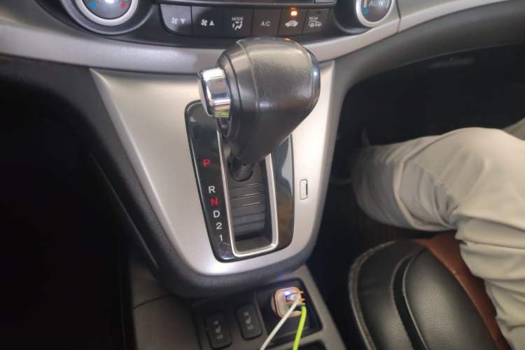 Used Honda CR-V 2012 2.4L four-wheel drive luxury version Gear Lever