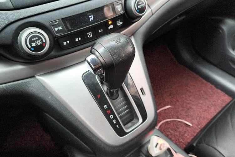 Used Honda CR-V 2012 2.4L four-wheel drive luxury version Gear Lever