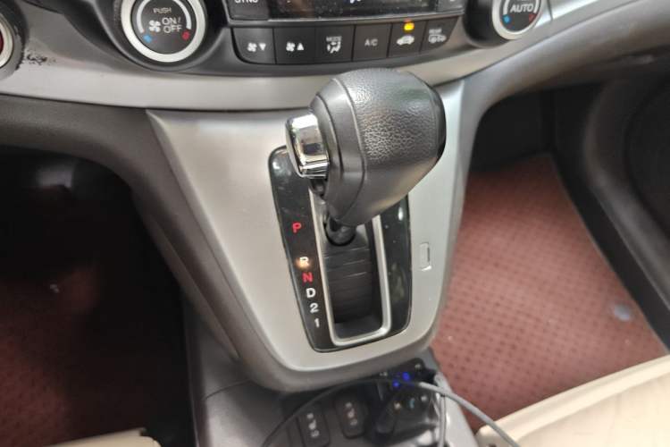 Used Honda CR-V 2012 2.4L four-wheel drive luxury version Gear Lever