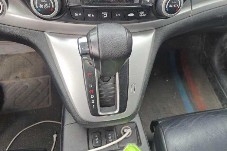 Used Honda CR-V 2012 2.4L four-wheel drive luxury version Gear Lever