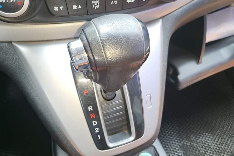 Used Honda CR-V 2012 2.4L four-wheel drive luxury version Gear Lever