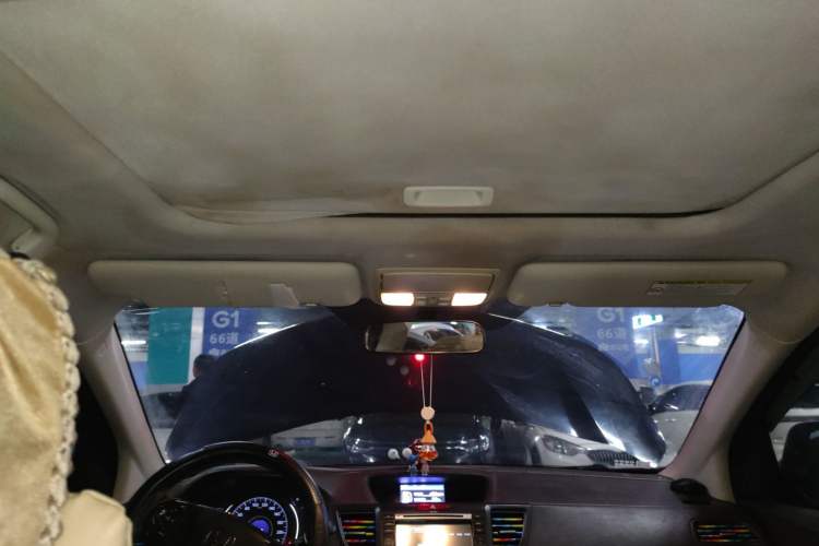 Used Honda CR-V 2012 2.4L four-wheel drive luxury version Headliner