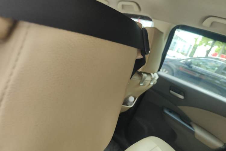 Used Honda CR-V 2012 2.0L two-wheel drive urban version Headliner