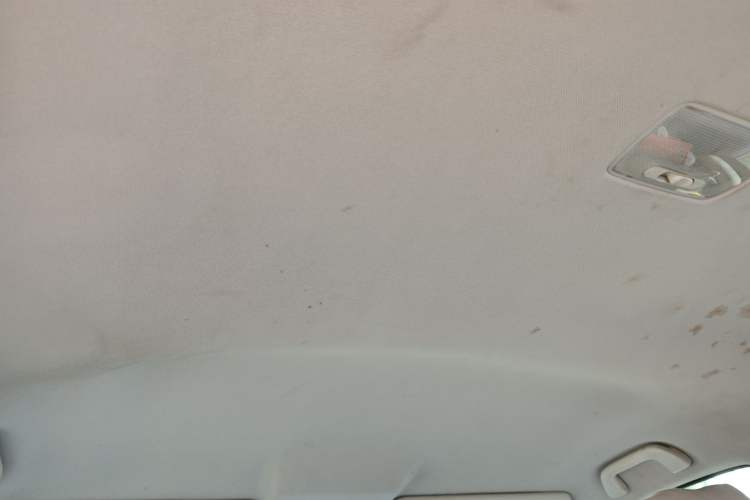 Used Honda CR-V 2012 2.0L two-wheel drive urban version Headliner