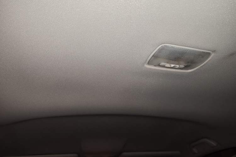 Used Honda CR-V 2012 2.0L two-wheel drive urban version Headliner