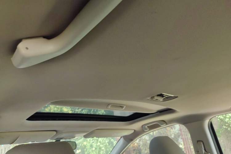 Used Honda CR-V 2012 2.4L Four-Wheel Drive Prestige Navigation Edition Headliner