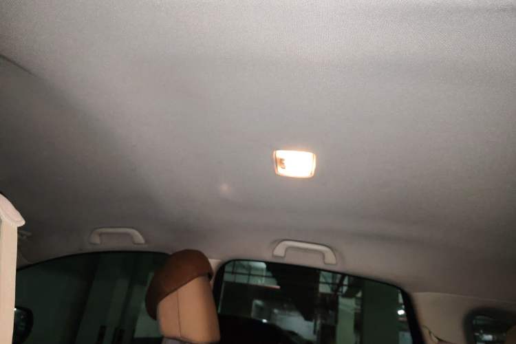 Used Honda CR-V 2012 2.0L two-wheel drive urban version Headliner