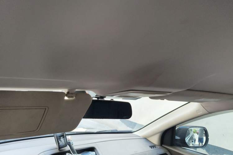 Used Honda CR-V 2012 2.0L two-wheel drive urban version Headliner