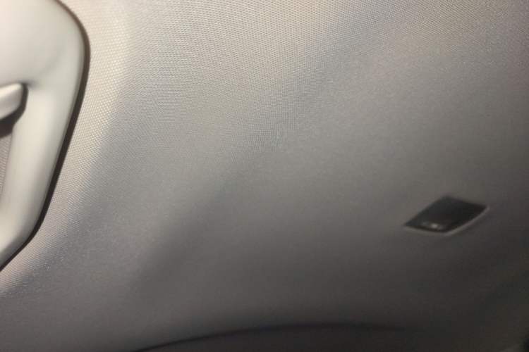 Used Honda CR-V 2012 2.0L two-wheel drive urban version Headliner