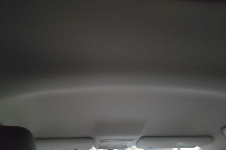 Used Honda CR-V 2012 2.0L two-wheel drive urban version Headliner