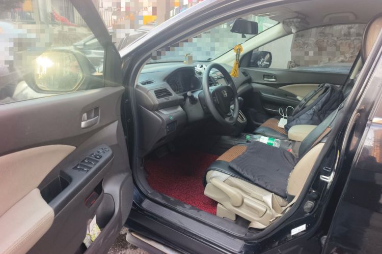 Used Honda CR-V 2012 2.0L two-wheel drive urban version Interior 3