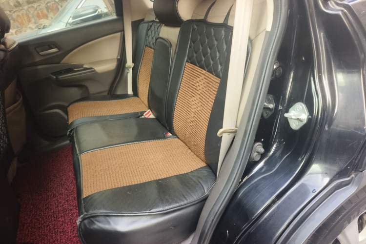 Used Honda CR-V 2012 2.0L two-wheel drive urban version Interior 4