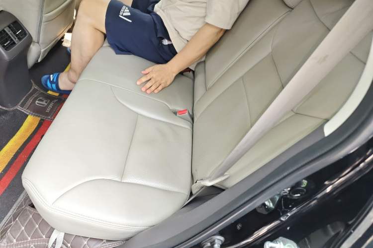 Used Honda CR-V 2012 2.0L two-wheel drive urban version Left Rear Seat