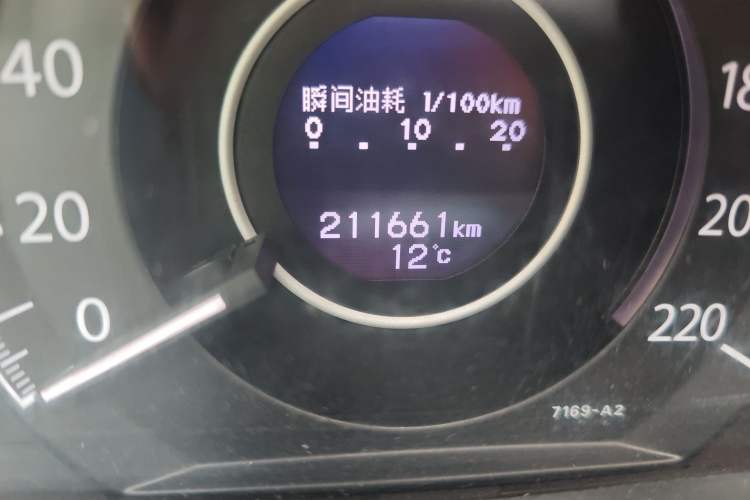 Used Honda CR-V 2012 2.0L two-wheel drive urban version Odometer Close Up
