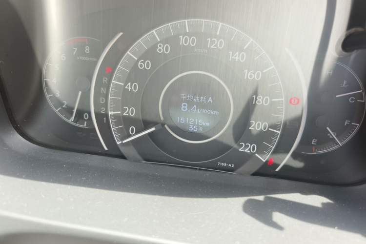 Used Honda CR-V 2012 2.0L two-wheel drive urban version Odometer Close Up