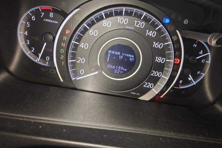 Used Honda CR-V 2012 2.4L four-wheel drive luxury version Odometer Close Up