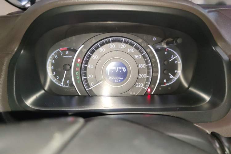 Used Honda CR-V 2012 2.4L four-wheel drive luxury version Odometer Close Up