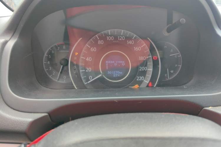 Used Honda CR-V 2012 2.4L four-wheel drive luxury version Odometer Close Up