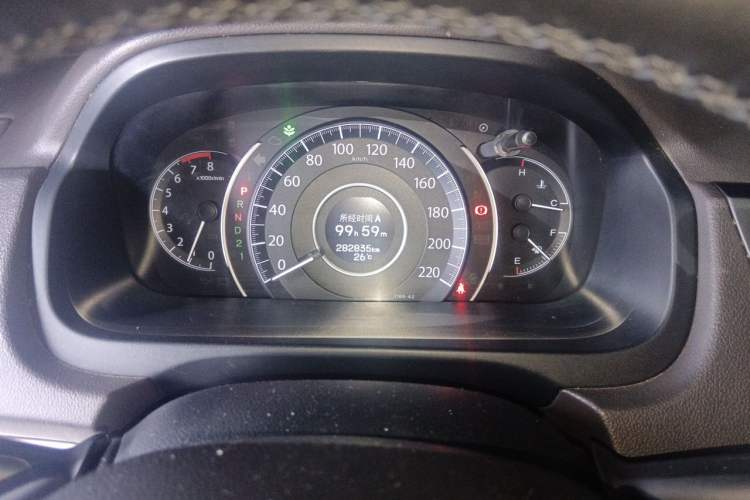 Used Honda CR-V 2012 2.0L two-wheel drive urban version Odometer Close Up
