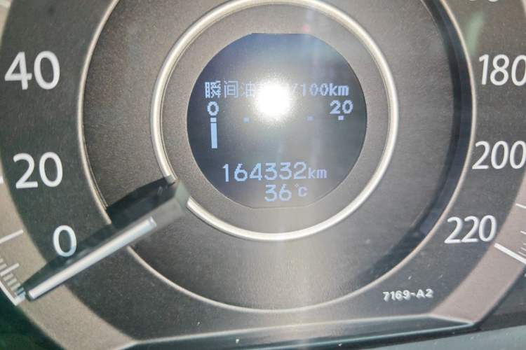 Used Honda CR-V 2012 2.0L two-wheel drive urban version Odometer Close Up
