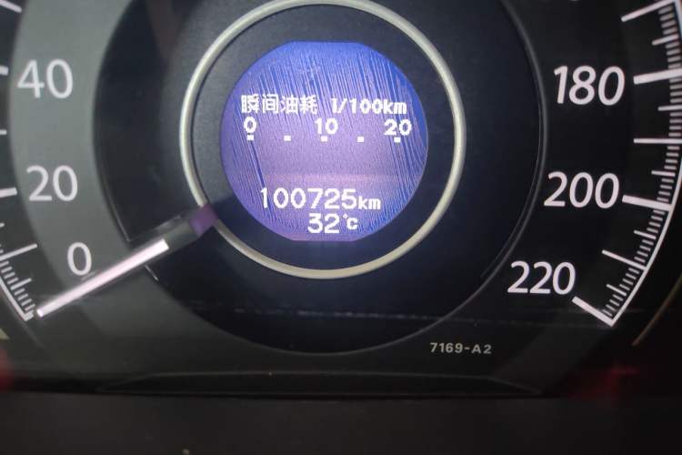 Used Honda CR-V 2012 2.4L four-wheel drive luxury version Odometer Close Up