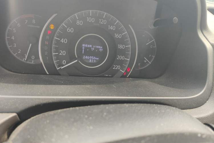 Used Honda CR-V 2012 2.0L two-wheel drive urban version Odometer Close Up
