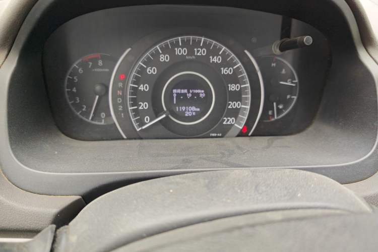 Used Honda CR-V 2012 2.0L two-wheel drive urban version Odometer Close Up