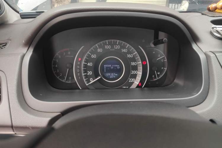 Used Honda CR-V 2012 2.0L two-wheel drive urban version Odometer Close Up