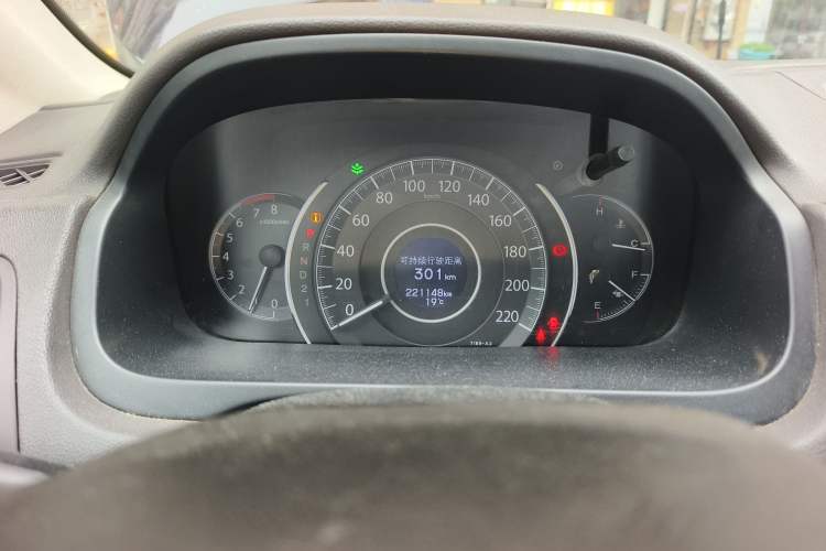 Used Honda CR-V 2012 2.0L two-wheel drive urban version Odometer Close Up