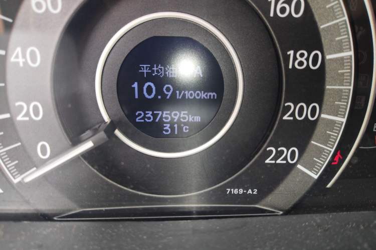 Used Honda CR-V 2012 2.4L four-wheel drive luxury version Odometer Close Up