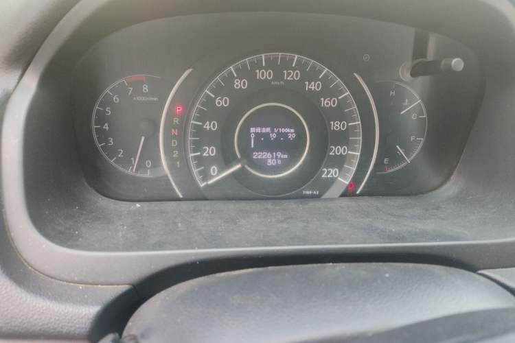 Used Honda CR-V 2012 2.4L four-wheel drive luxury version Odometer Close Up