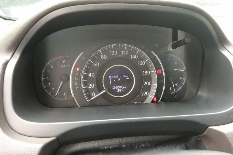 Used Honda CR-V 2012 2.0L two-wheel drive urban version Odometer Close Up