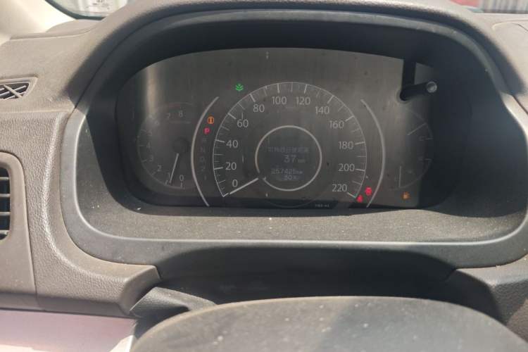 Used Honda CR-V 2012 2.0L two-wheel drive urban version Odometer Close Up