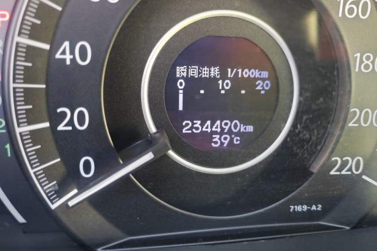 Used Honda CR-V 2012 2.0L two-wheel drive urban version Odometer Close Up