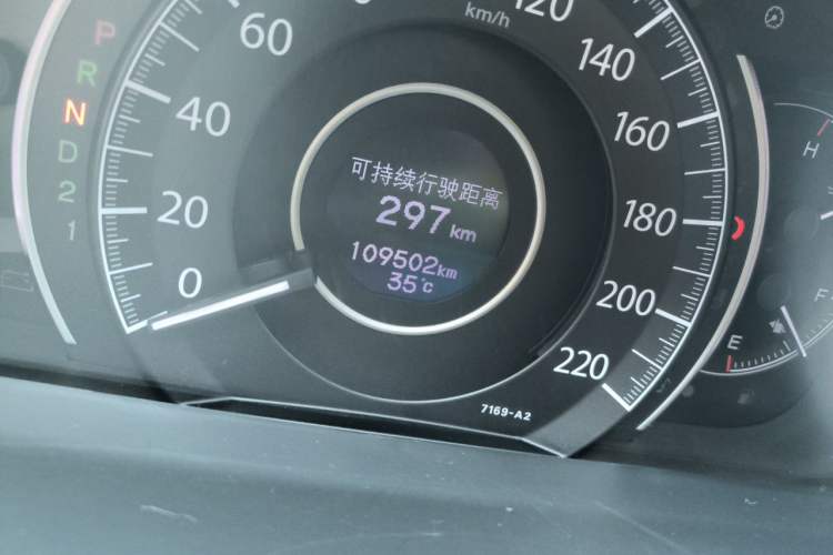 Used Honda CR-V 2012 2.0L two-wheel drive urban version Odometer Close Up