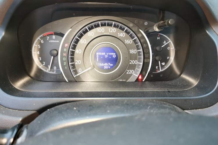 Used Honda CR-V 2012 2.0L two-wheel drive urban version Odometer Close Up